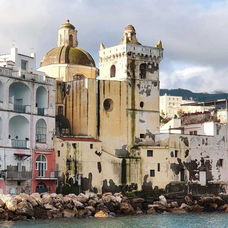 Visita al Borgo, al Castello e alla Distilleria